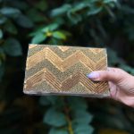 Clutch Dourada Étnica