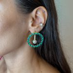 Brinco Redondo Cristal Blue e Pérola no Centro